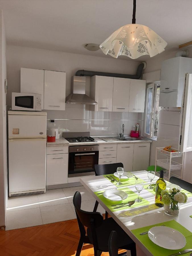 Apartments Viktorija Pula Exterior photo