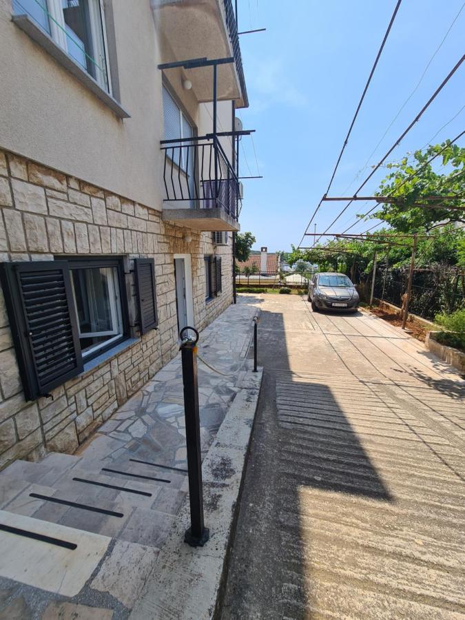 Apartments Viktorija Pula Exterior photo