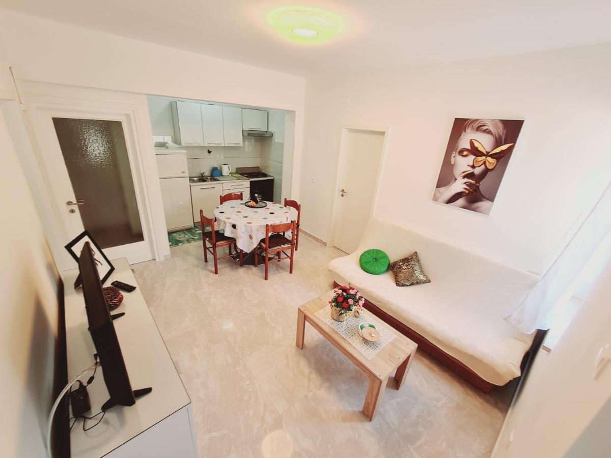 Apartments Viktorija Pula Exterior photo
